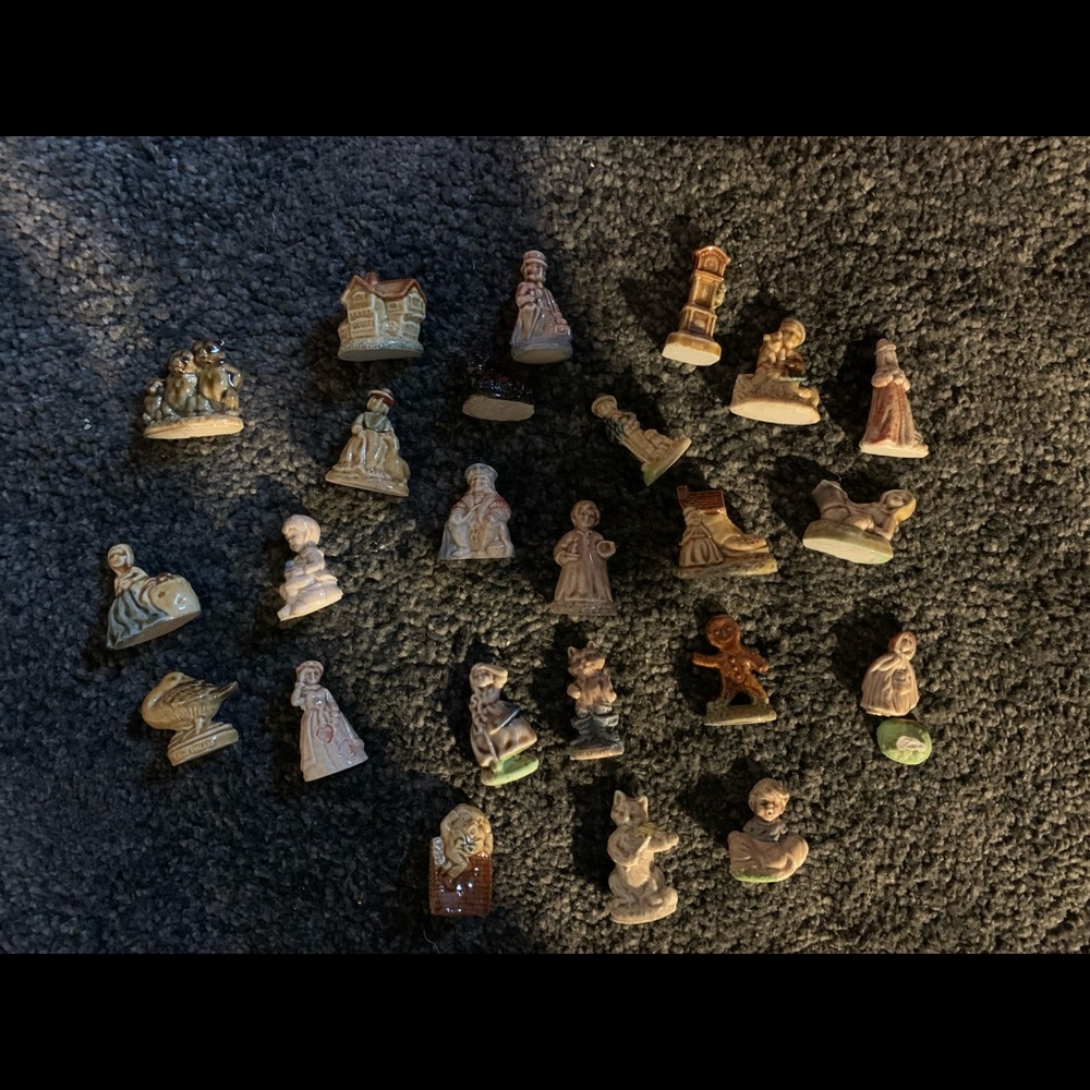 24 Vintage Wade Red Rose Tea Figurines